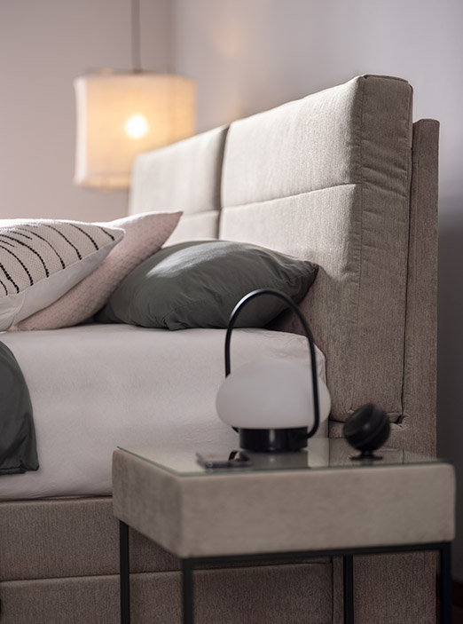 Hochwertiges Cometa Bett von ADA . Mindful Living