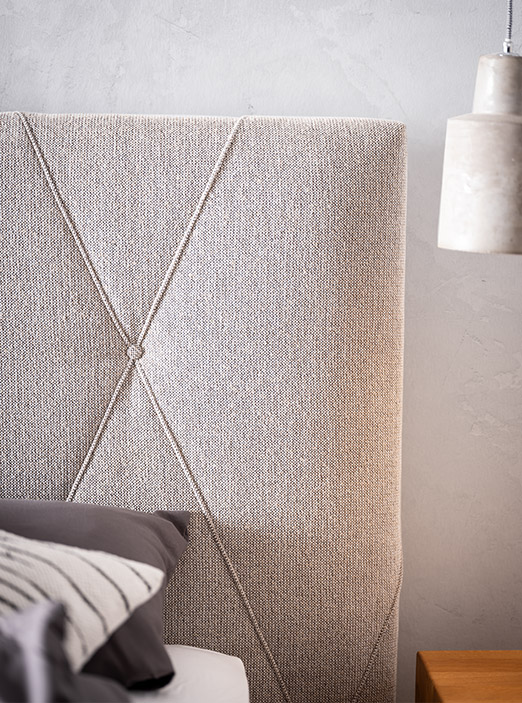 Nachhaltig produziertes Stella Alpina Bett von ADA . Mindful Living Nachhaltig produziertes Stella Alpina Bett von ADA . Mindful Living