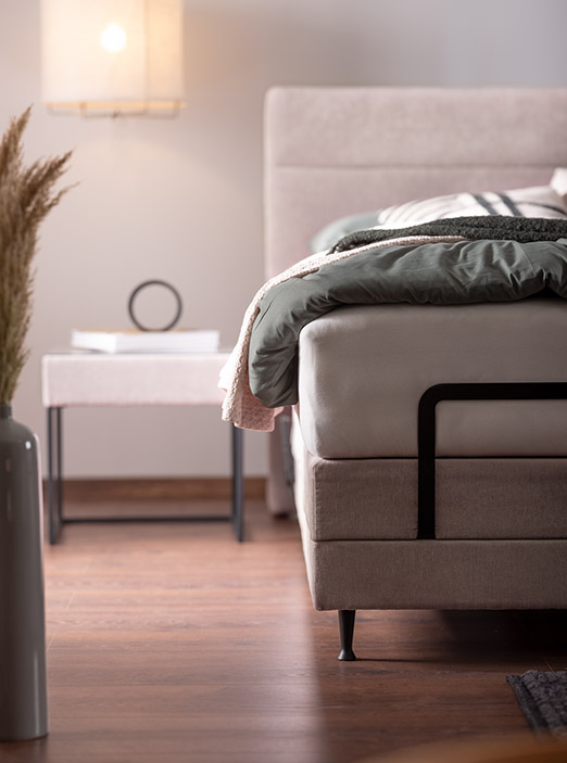 Stilvolles und helles Cometa Bett für modernes Wohnen von ADA . Mindful Living