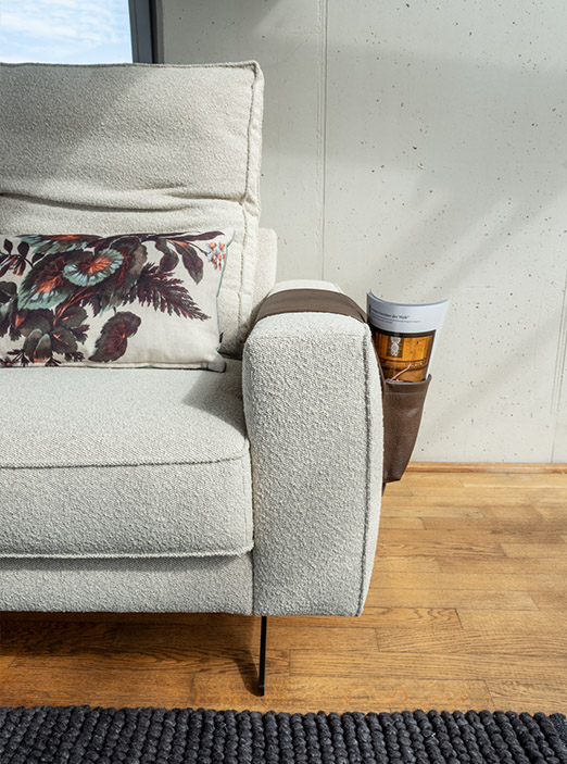 achtsam leben auf dem regionalen sofa von ada mindful living – novara produziert in österreich mit massivholz und qualität