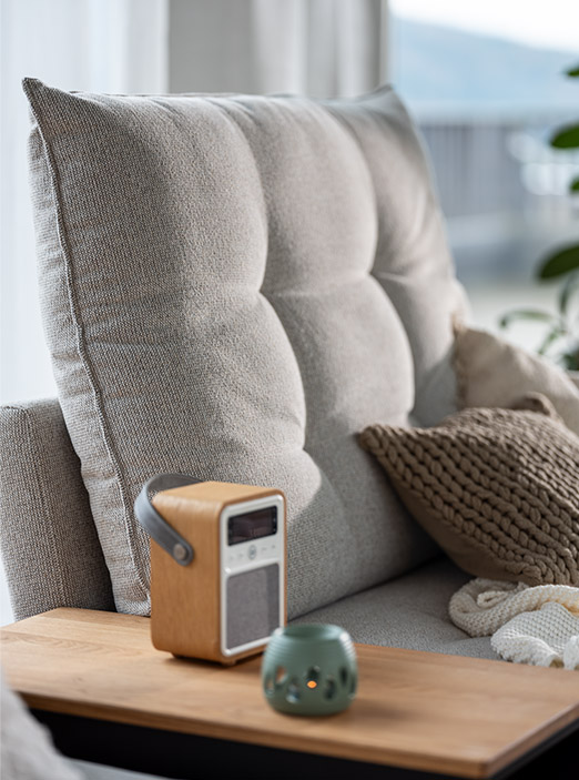 ADA . Mindful Living - Caltha Sofa, nachhaltige Produktion und entspanntes Wohnen in österreichischer Qualität.