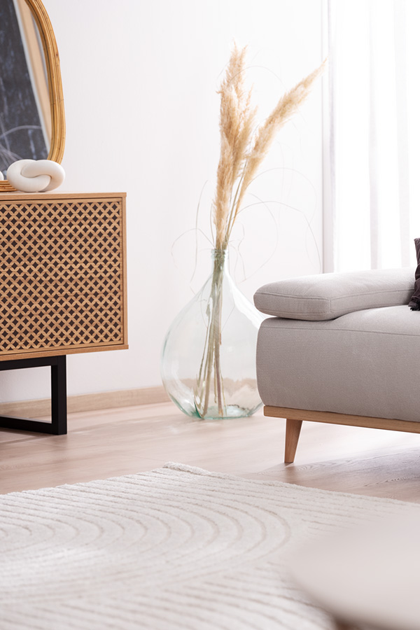 Sofa TIVOLI mit hellem Holzschrank
