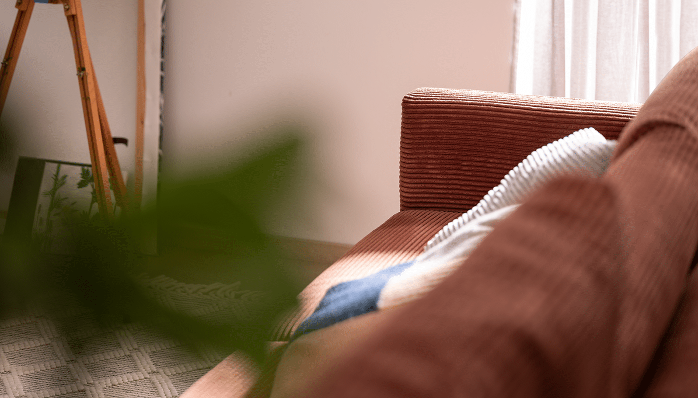 4xl-VALENTINO-8 Couch VALENTINO in rostbraun und Cord von ADA Möbel