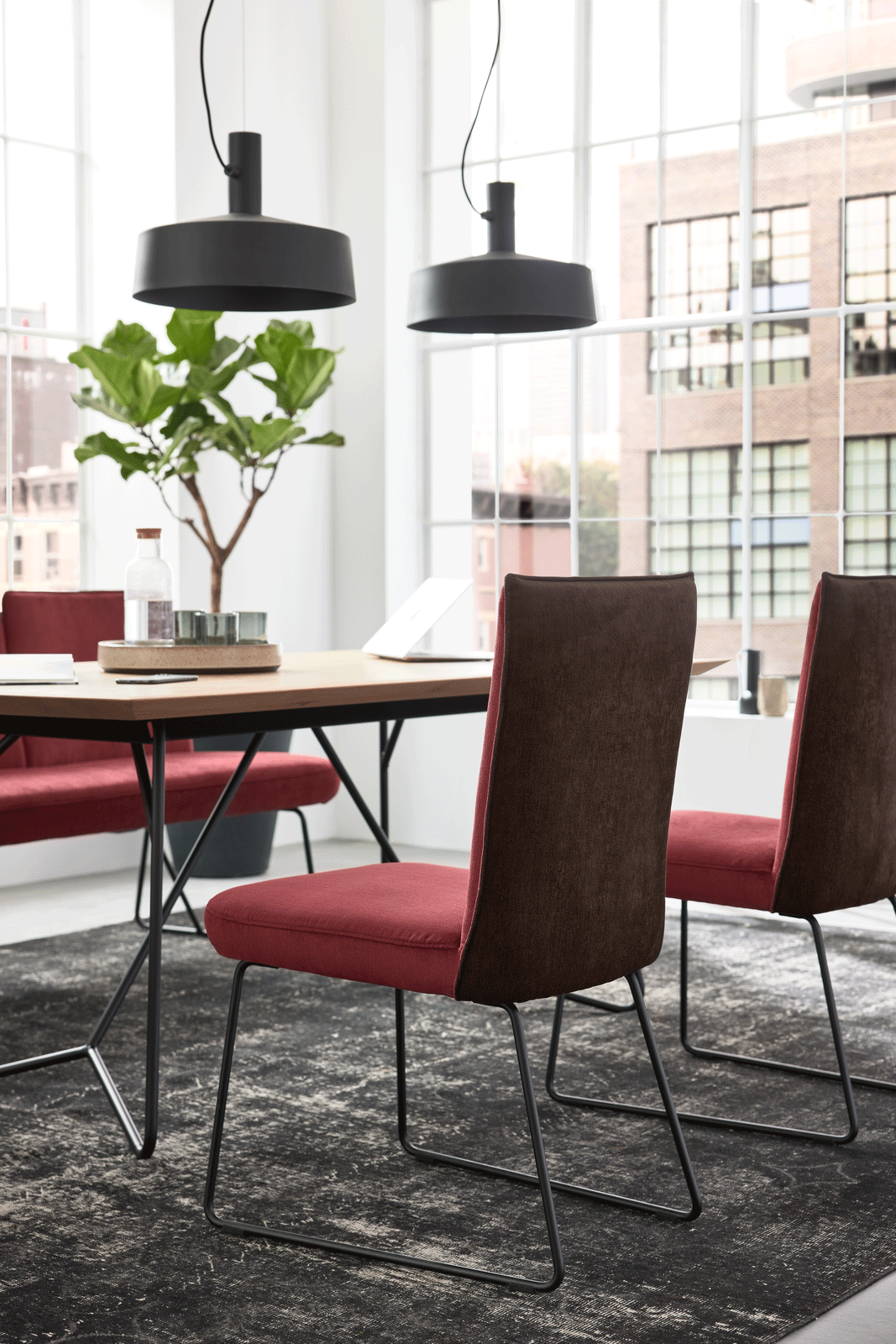 rote Essgruppe VITO von ADA Möbel mit ADAption Funktion rote Essgruppe VITO von ADA Möbel mit ADAption Funktion