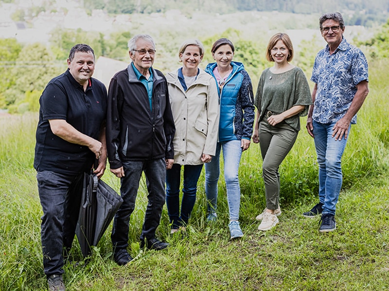 Bienenprojekt_Gruppenfoto_800x600px ADA Möbel unterstützt nachhaltiges Bienenprojekt in Anger
