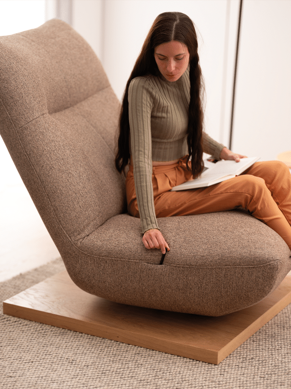 Relaxsessel Nyssa Sessel Nyssa in braunem Stoff mit Relaxfunktion