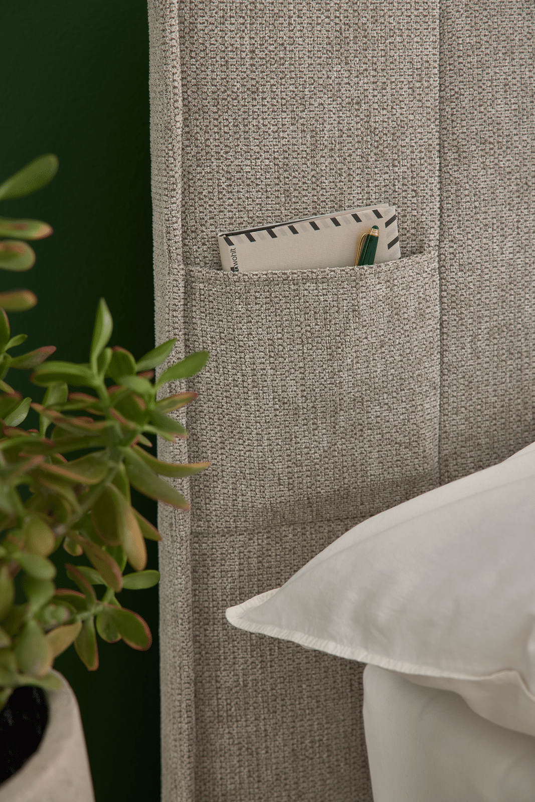 Boxspringbett Nirina mit Seitenfach am Kopfteil