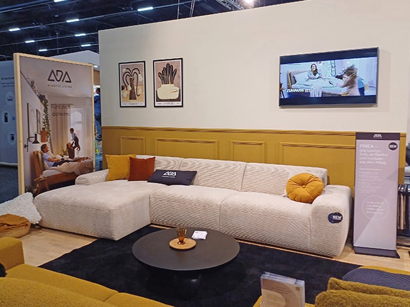 PINEA_Innovation_Sofa_800x600px neues ADA Sofa PINEA auf der Messe möbel austria und küchenwohntrends 2025 in Salzburg