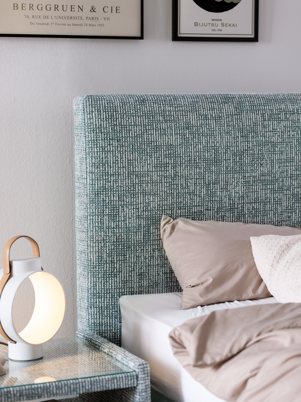 xl-PRUDENS Kopfhaupt und Nachttisch von Bett Prudens mit türkisem Stoffen